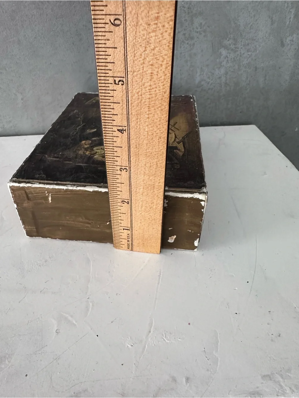 VINTAGE BOX CARDBOARD GOLD FELT LINED
